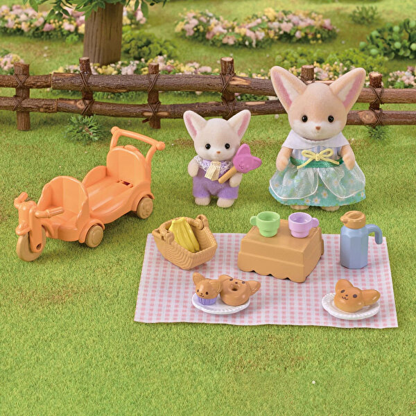 Sylvanian Families Piknik Seti Çöl Tilkisi Kız ve Bebek