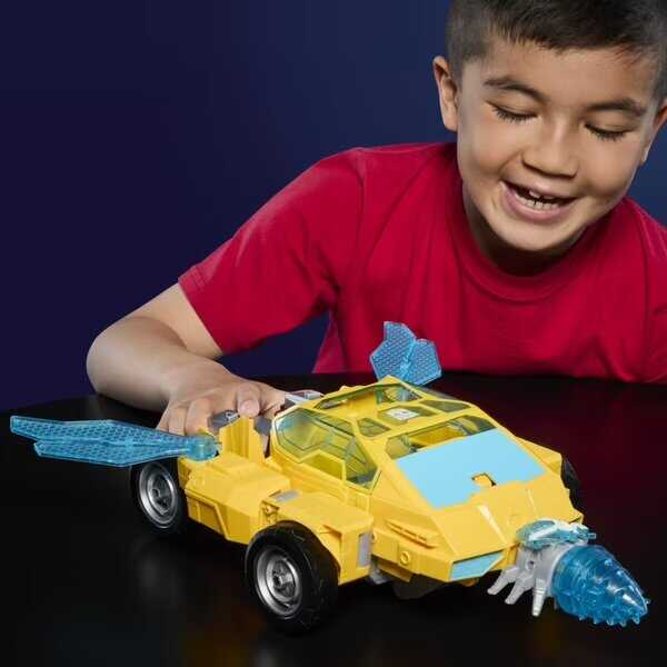 Transformers Cyberworld Power Spark Bumblebee Işıklı ve Sesli Dönüşen Robot G2451