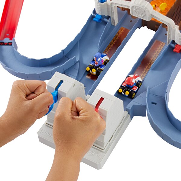 Hot Wheels Mario Kart Bowser'ın Kalesinde Kaos Oyun Seti GNM22