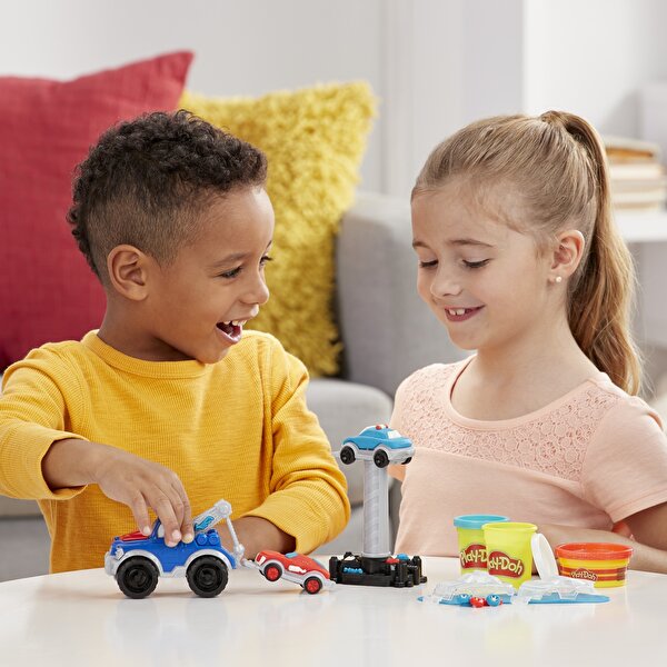 Play-Doh Çalışkan Çekici Kamyon E6690