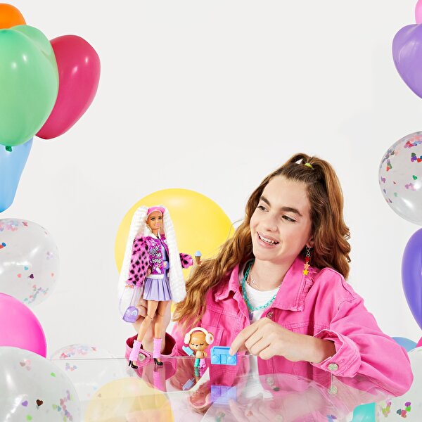 Barbie Extra Pembe Şapkalı Bebek GYJ77