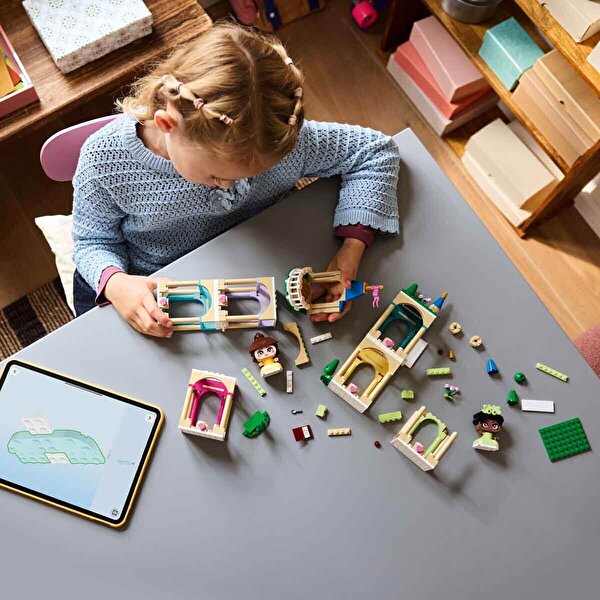 LEGO Disney Şato ile Mini Belle ve Tiana 43291