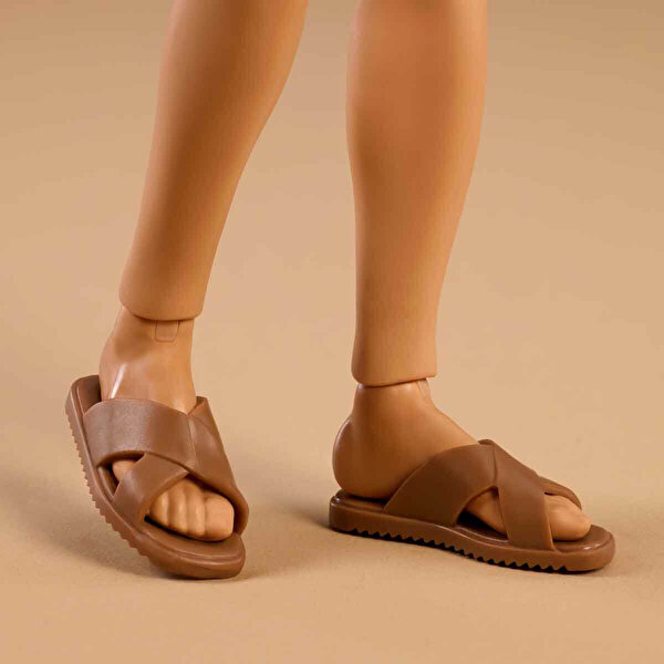 Barbie Signature Barbie Basics İkonik Koleksiyon Bebeği Model 10 JJX29
