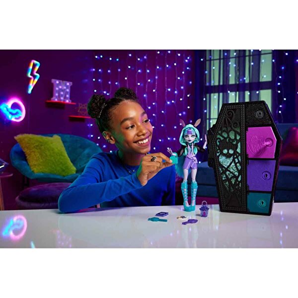 Monster High Gizemli Arkadaşlar 3.Seri Twyla HNF82