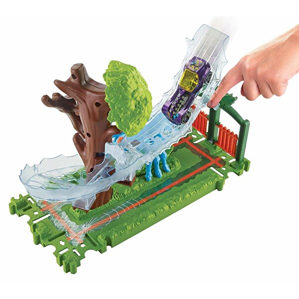 Hot Wheels Şehirde Yaratık Macerası Oyun Seti Serisi Örümcek Saldırısı FNB07