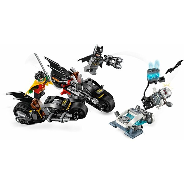 LEGO Batman Mr. Freeze Batcycle Savaşı 76118