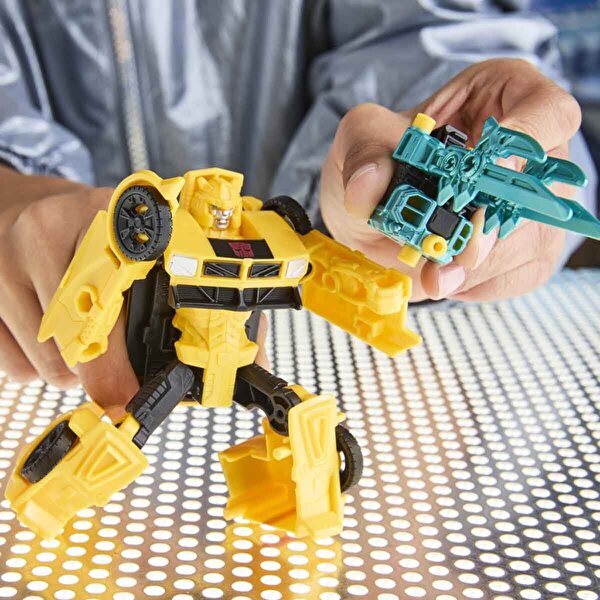 Transformers Cyberworld Dönüşebilen Robot Bumblebee