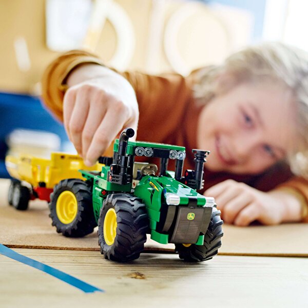 LEGO Technic John Deere 9620R 4WD Traktör 42136