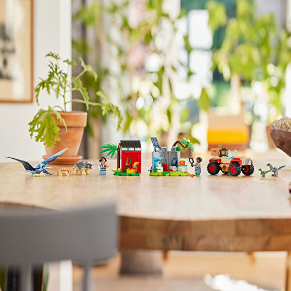 LEGO Jurassic World Yavru Dinozor Kurtarma Merkezi 76963