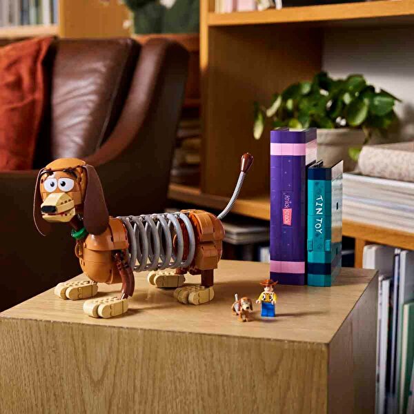 LEGO Disney ve Pixar Oyuncak Hikayesi Köpek Slinky Kitap Desteği 43301