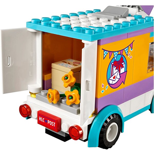 LEGO® Friends Heartlake Hediye Dağıtımı
