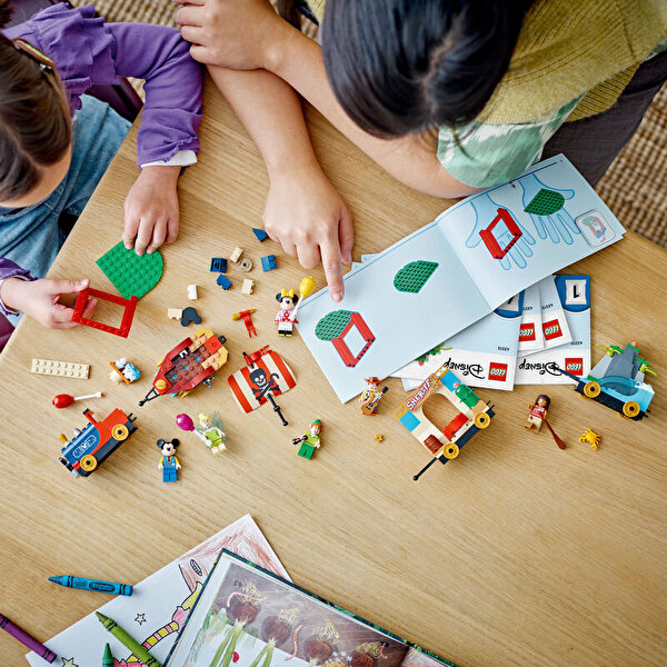 LEGO Disney Kutlama Treni 43212