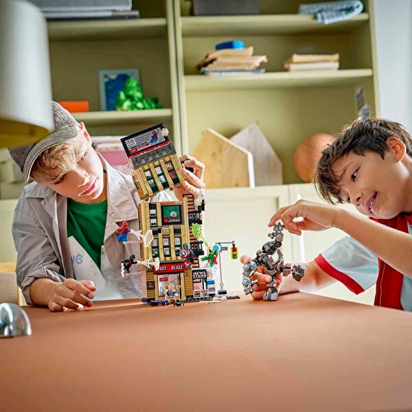 LEGO Marvel Örümcek Adam Mysterio'ya Karşı: Daily Bugle 76342