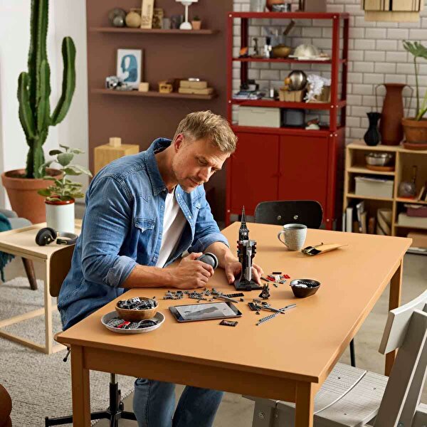 LEGO Icons Yüzüklerin Efendisi: Sauron'un Miğferi 11373