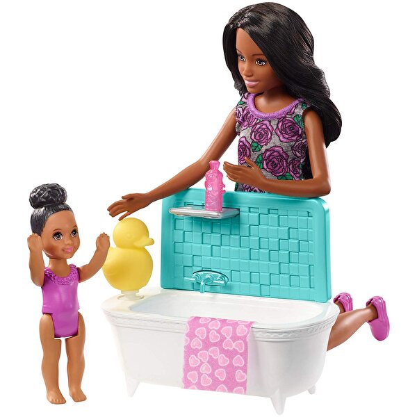 Barbie Bebek Bakıcılığı Oyun Seti Banyo Temalı Esmer FXH06