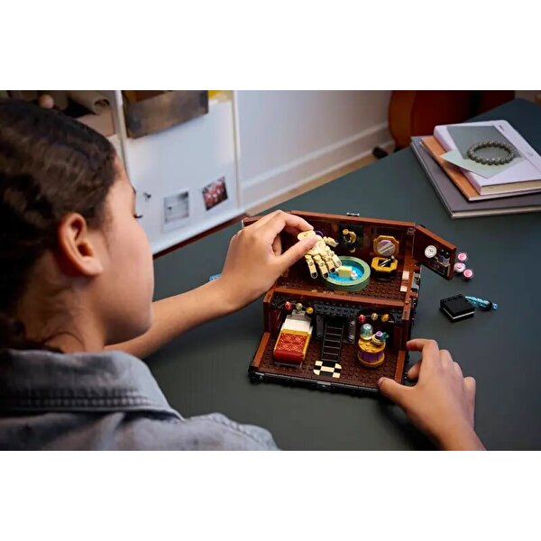 Lego Wednesday Thing's Apartment 76785