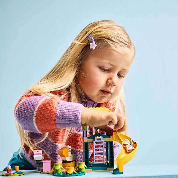 LEGO Bluey Bluey ve Chloe ile Oyun Parkı Eğlencesi 11201