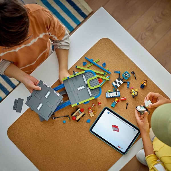 LEGO City Senin Kuralların: Yarış Arabası Rampa Parçası 60460