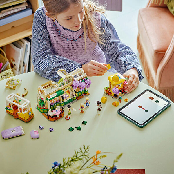 LEGO Friends Bitki Kafe ve Çiçekçi Dükkanı 42671
