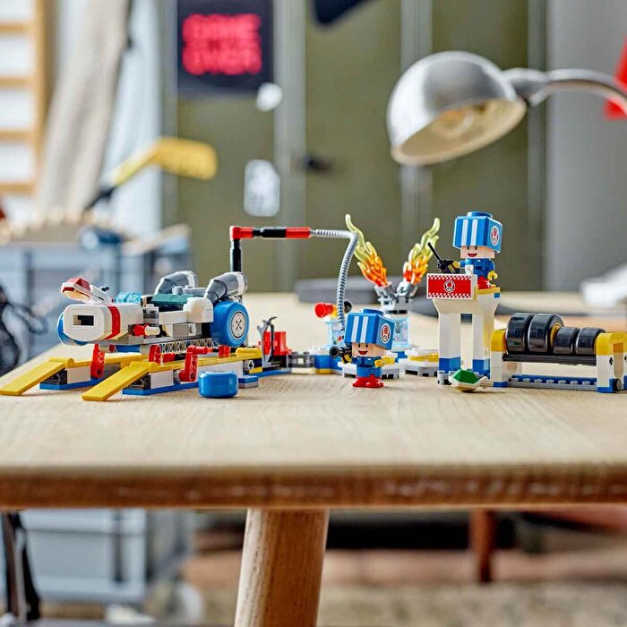 LEGO Super Mario: Mario Kart – Toad’un Garajı 72035