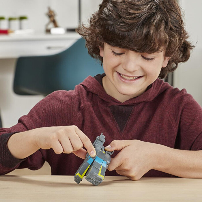 Transformers Cyberverse Tek Adımda Dönüşen Figür Gizli Görev Bumblebee E7074