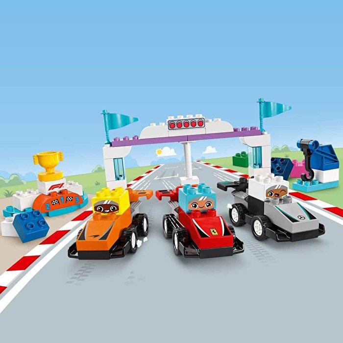 LEGO DUPLO Kasabası F1 Takımı Yarış Arabaları ve Sürücüler 10445