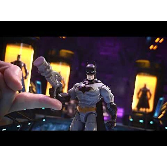 Batman Sürpriz Aksesuarlı Figür Batman