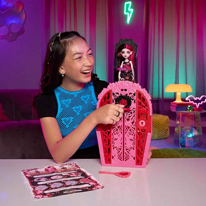 Monster High Gizemli Arkadaşlar Gizemli Bahçe Serisi Draculaura HYT72