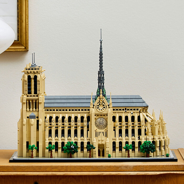 LEGO Architecture Notre Dame Katedrali 21061