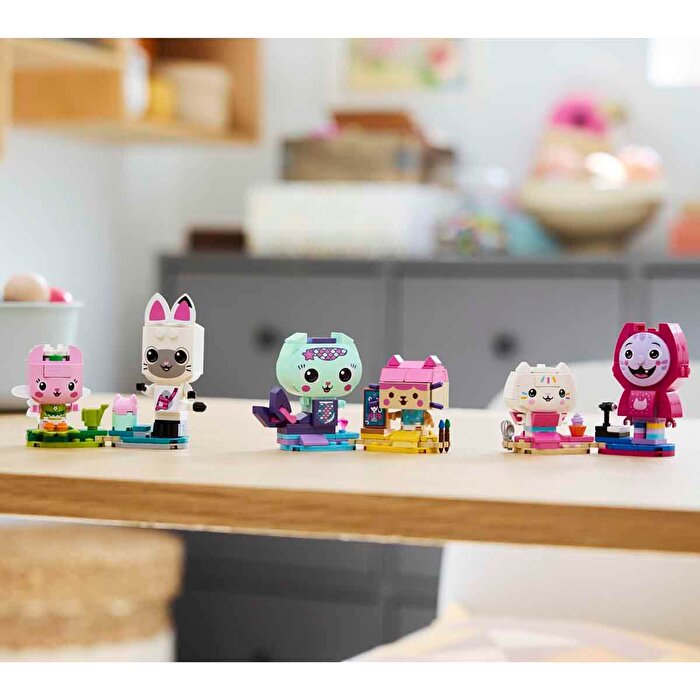 LEGO Gabby’s Dollhouse Gabby’nin Parçalarla İnşa Edilen Kedi Arkadaşları 11215