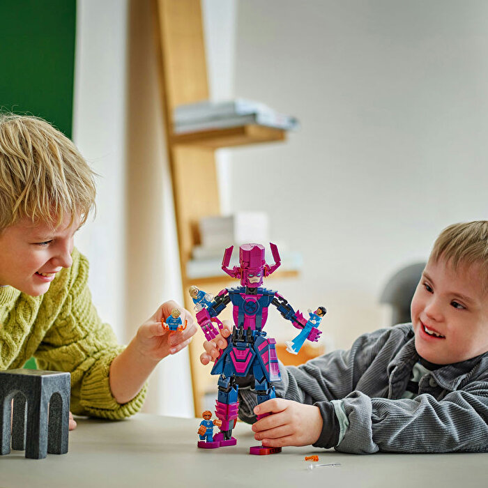 LEGO Marvel Studios Fantastik Dörtlü ve Galactus İnşaat Figürü 76316