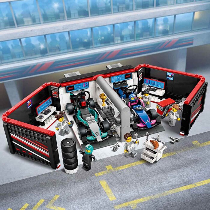 LEGO City F1 Garajı ve Mercedes-AMG ve Alpine Arabaları 60444