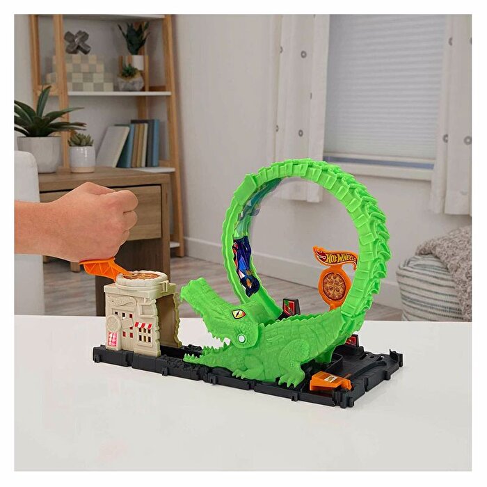 Hot Wheels Düşman Yaratıklar Oyun Seti HKX39