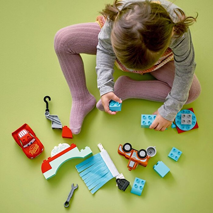 LEGO Duplo Disney Şimşek McQueen ve Mater'in Oto Yıkama Eğlencesi 10996