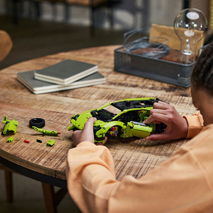 LEGO Techni̇c Lamborghi̇ni̇ Huracan Tecni̇ca 42161