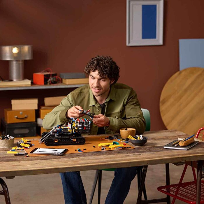 LEGO Technic Volvo EC500 Hybrid Ekskavatör 42215