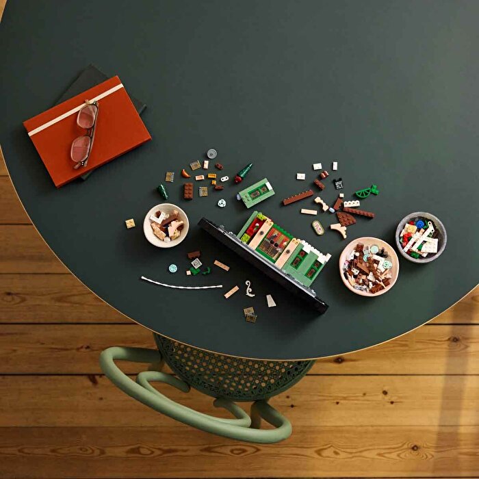 LEGO Icons French Cafe 10362