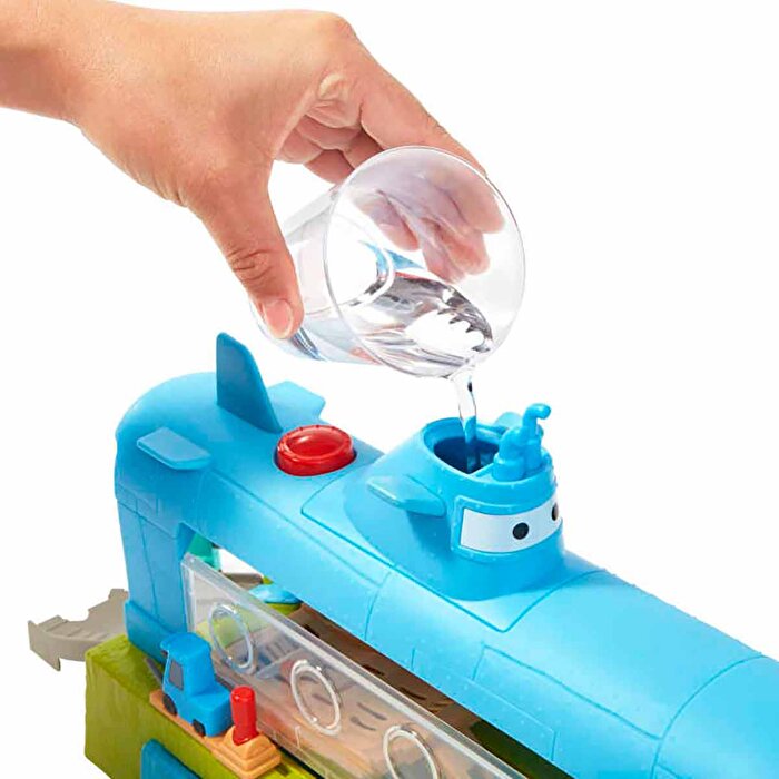 Cars Balina Araba Yıkama Oyun Seti HGV70