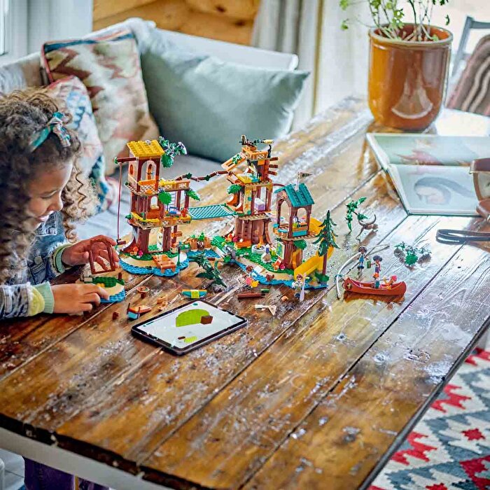 LEGO Friends Macera Kampı Ağaç Ev 42631