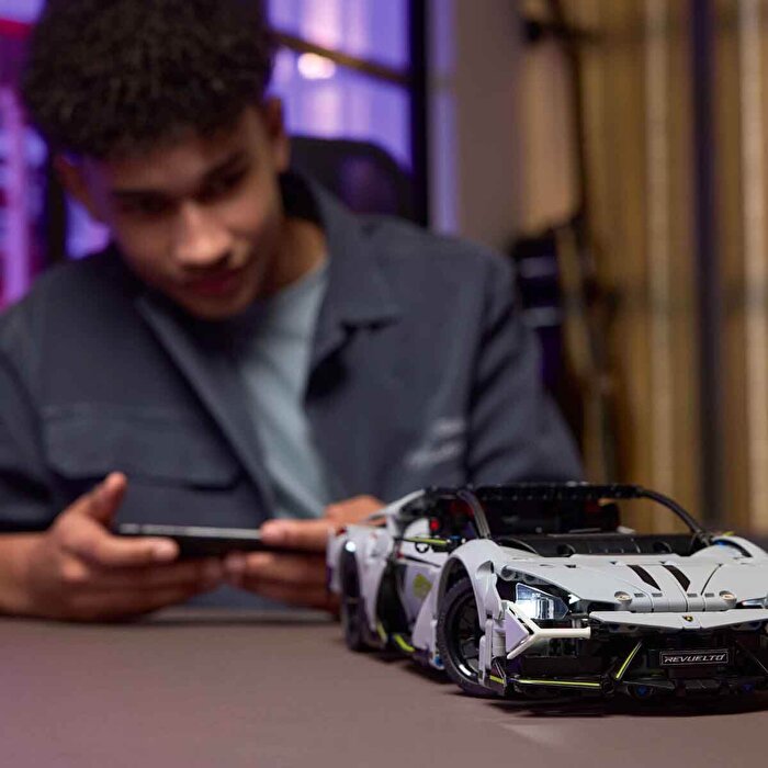 LEGO Technic Lamborghini Revuelto Süper Spor Araba 42214