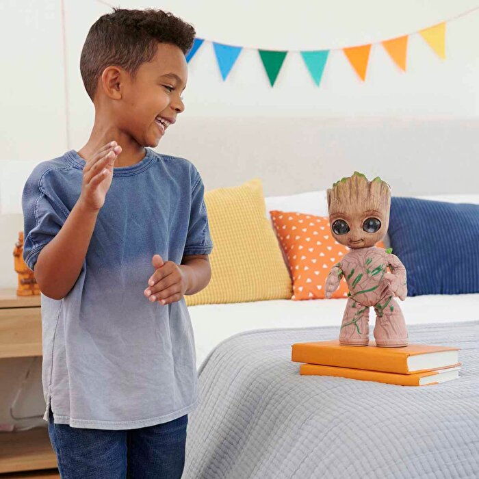 Marvel I Am Groot Groovin Groot Sesli ve Hareketli Peluş HJM23