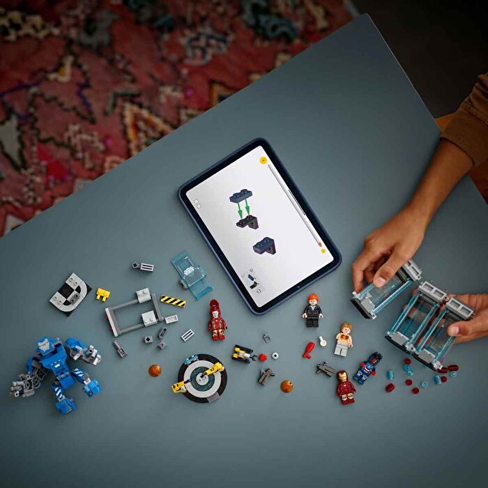 LEGO Marvel Iron Man’in Laboratuvarı: Zırh Salonu 76315