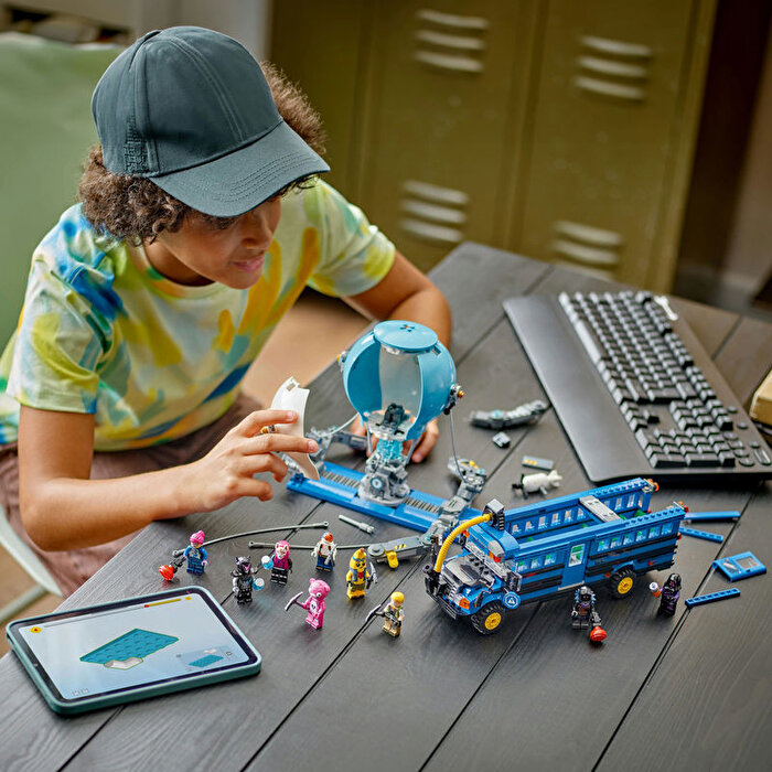 LEGO Fortnite Savaş Otobüsü 77073