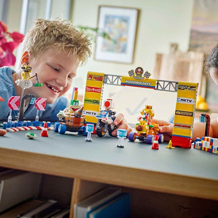 LEGO Super Mario: Mario Kart – Baby Peach ve Grand Prix Seti 72036