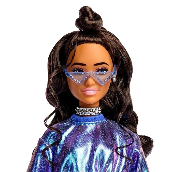 Barbie Deluxe Style Stil İkonu Bebek Metalik Mavi Üst ve Etekli JFP42