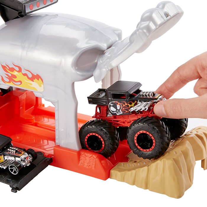 Hot Wheels Monster Trucks Fırlatıcılı Oyun Seti Bone Shaker GKY02