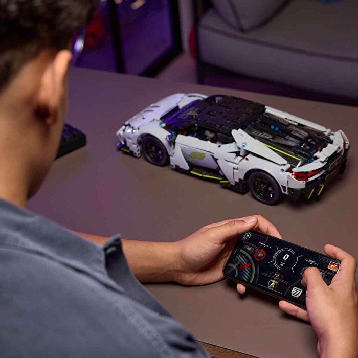 LEGO Technic Lamborghini Revuelto Süper Spor Araba 42214