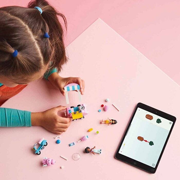 LEGO Friends Pamuk Şeker Standı ve Scooter 42643