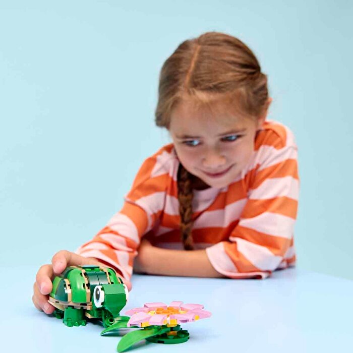 LEGO Creator Kaplumbağa ile Nilüfer Çiçeği 31377
