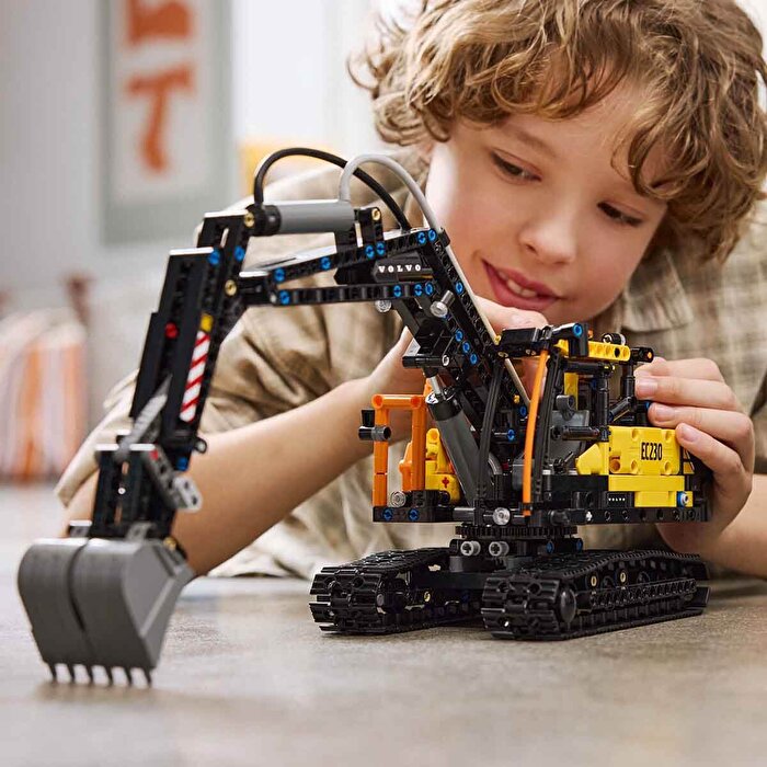 LEGO Technic Volvo FMX Kamyon ve EC230 Elektrikli Ekskavatör 42175